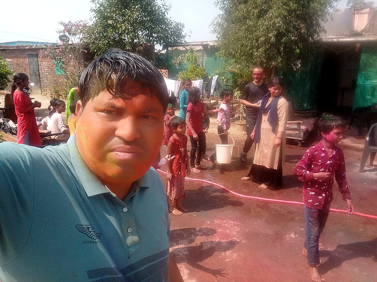 होळीच्या रंगात रंगलेला क्षण