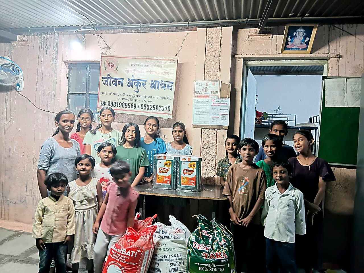 धान्य व जीवनावश्यक वस्तू